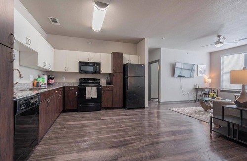 Tobin Hill Apartment | Landing | Stunning 3BD, Courtyard, Clubhouse