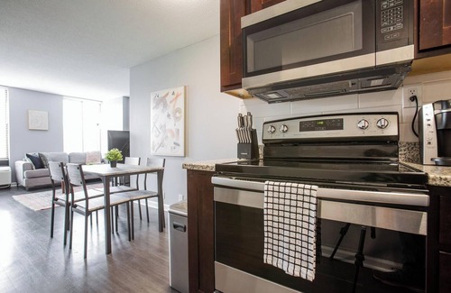 Fort Wayne Apartment | Landing | Stunning Studio, Pool, Gym