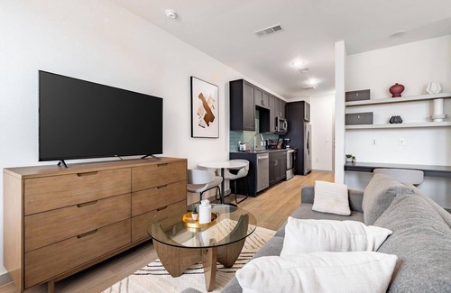Northside Apartment | Landing | Stunning Studio, Clubhouse, Pool