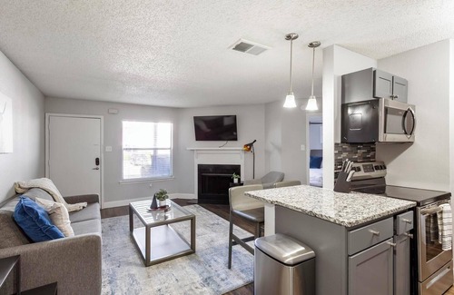 Grand Prairie Apartment | Landing | Stunning 1BD, Tennis Court, Courtyard