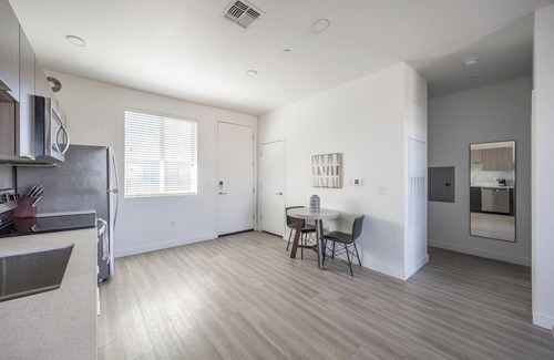 Goodyear Apartment | Landing | Stylish 1BD, Clubhouse, Courtyard