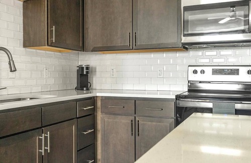 Palmetto Apartment | Landing | Stylish 1BD, Clubhouse, Yoga Studio