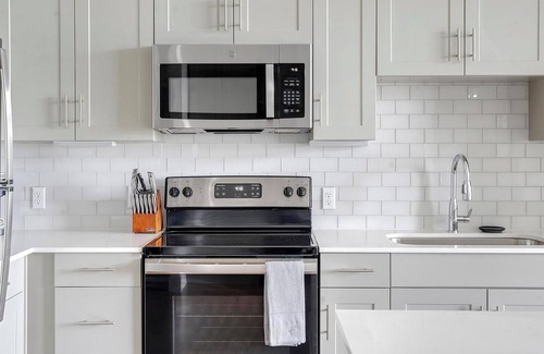 Montopolis Apartment | Landing | Stylish 1BD, Clubhouse, Gym