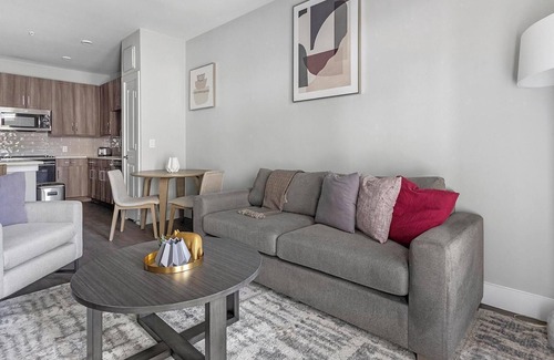 Katy Apartment | Landing | Stylish 1BD, Clubhouse, Pool