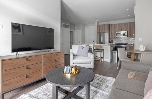 Katy Apartment | Landing | Stylish 1BD, Clubhouse, Pool