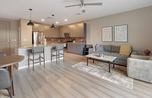 Warehouse District Apartment | Landing | Stylish 1BD, Game Room, Rooftop Lounge