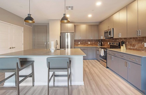 Warehouse District Apartment | Landing | Stylish 1BD, Game Room, Rooftop Lounge