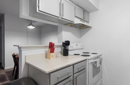 Windsor Park Apartment | Landing | Stylish 1BD, Gym