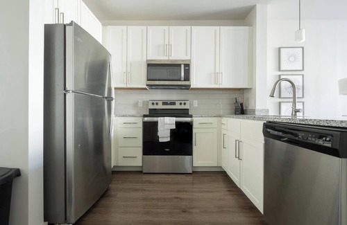 Charlotte Apartment | Landing | Stylish 1BD, Pool, Clubhouse