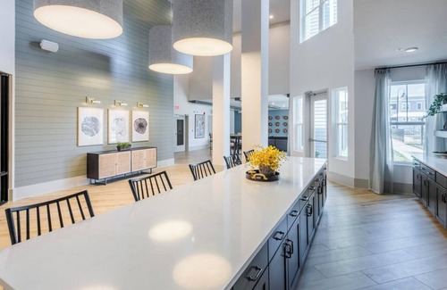 Charlotte Apartment | Landing | Stylish 1BD, Pool, Clubhouse