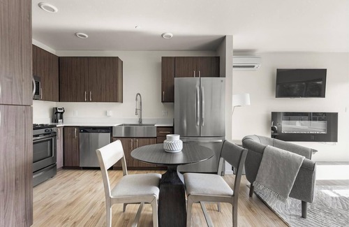 Hayden Island Apartment | Landing | Stylish 1BD, Pool, Clubhouse