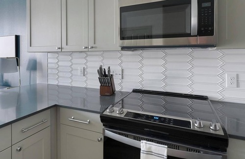 Houston Apartment | Landing | Stylish 1BD, Pool, Gym
