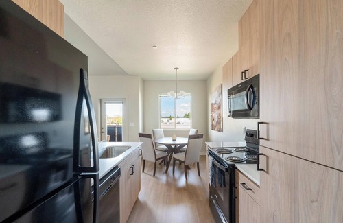 Molalla Apartment | Landing | Stylish 1BD, Pool, Gym
