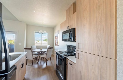 Molalla Apartment | Landing | Stylish 1BD, Pool, Gym