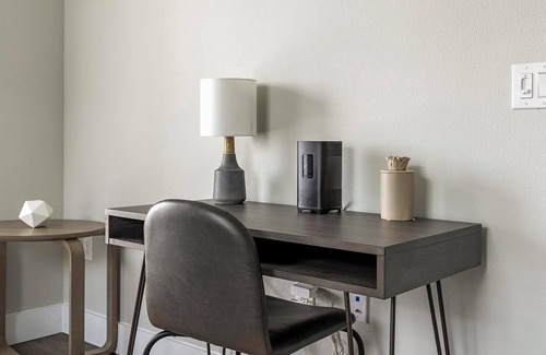 Katy Apartment | Landing | Stylish 1BD, Pool, Game Room
