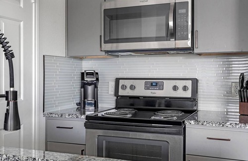 McNeil Apartment | Landing | Stylish 1BD, Pool, Clubhouse