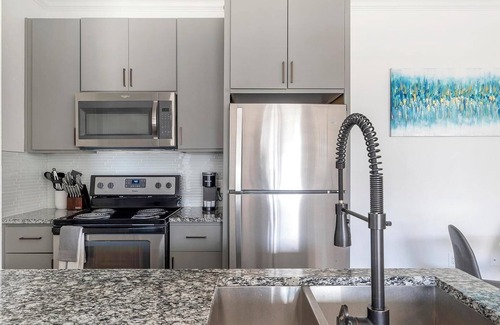 McNeil Apartment | Landing | Stylish 1BD, Pool, Gym