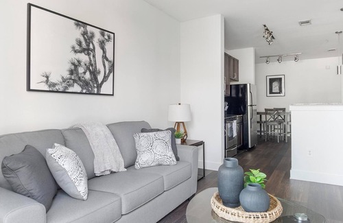 Park Central Apartment | Landing | Stylish 1BD, Pool, Gym