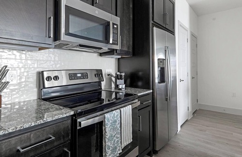 Austin Apartment | Landing | Stylish 1BD, Pool, Gym