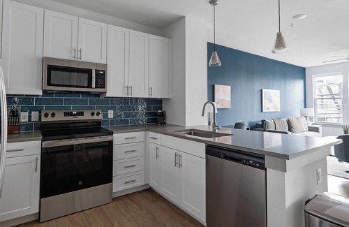 MLK Apartment | Landing | Stylish 1BD, Rooftop Lounge, Courtyard