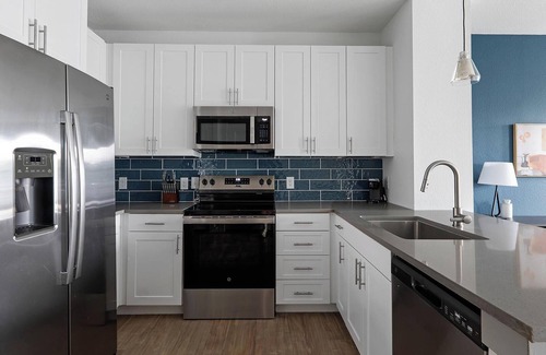 MLK Apartment | Landing | Stylish 1BD, Rooftop Lounge, Courtyard