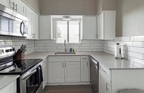 Fort Worth Apartment | Landing | Stylish 1BD, Pool, Courtyard