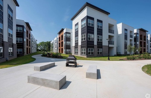 Cartersburg Apartment | Landing | Stylish 2BD, Courtyard, Pool