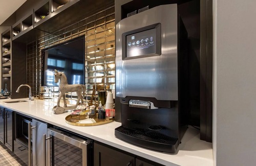 Murfreesboro Apartment | Landing | Stylish 2BD, Yoga Studio, Gym