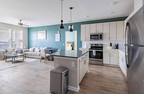 Kenton Apartment | Landing | Stylish 2BD, Clubhouse, Gym