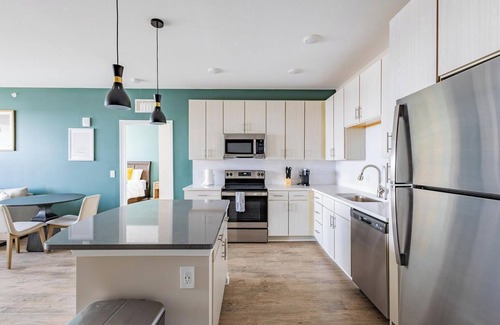 Kenton Apartment | Landing | Stylish 2BD, Clubhouse, Gym