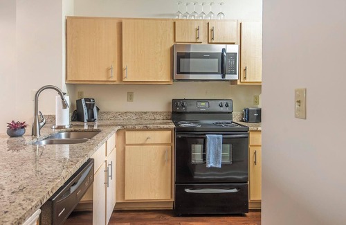 New Pathways Apartment | Landing | Stylish 2BD, Clubhouse, Gym