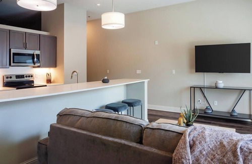 Brady Arts District Apartment | Landing | Stylish 2BD, Gym, Rooftop Lounge