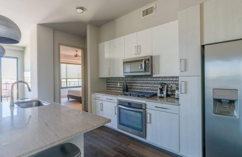 Houston Apartment | Landing | Stylish 2BD, Gym, Tennis Court