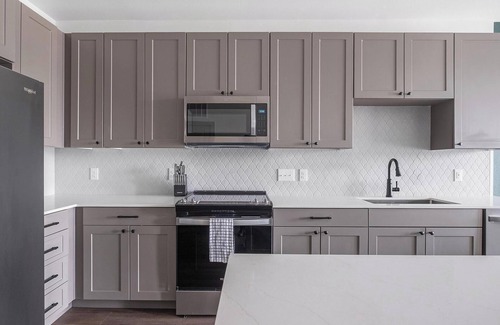 Houston Apartment | Landing | Stylish 2BD, Gym, Pool