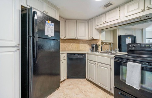 Mid City North Apartment | Landing | Stylish 2BD, Gym, Pool