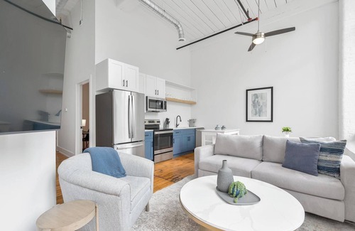 Greenville Apartment | Landing | Stylish 2BD, Yoga Studio, Gym