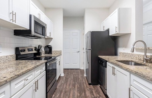 Summerville Apartment | Landing | Stylish 2BD, Gym