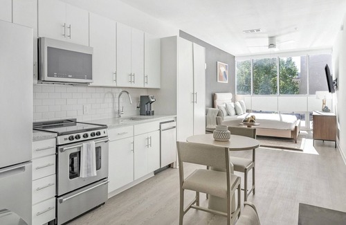 Five Points South Apartment | Landing | Stylish Studio, Yoga Studio, Gym