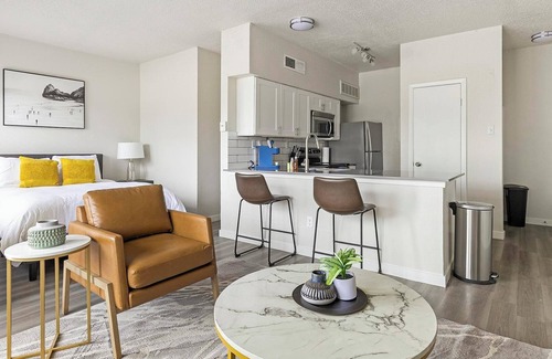 Fort Worth Apartment | Landing | Stylish Studio, Gym, Courtyard