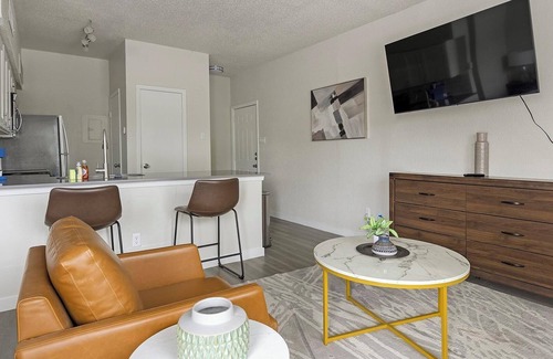 Fort Worth Apartment | Landing | Stylish Studio, Gym, Courtyard