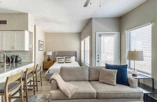 Fort Worth Apartment | Landing | Stylish Studio, Gym, Pool