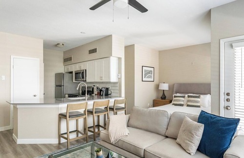 Fort Worth Apartment | Landing | Stylish Studio, Gym, Pool