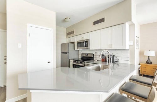 Fort Worth Apartment | Landing | Stylish Studio, Gym, Pool