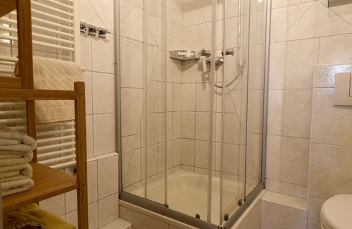 Wyk auf Foehr Apartment | Landjägerhaus apartment 1. apartment with 2 bedrooms. Close to the beach and in a quiet location.