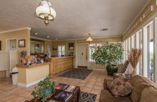 Tombstone Hotel | Landmark Lookout Lodge