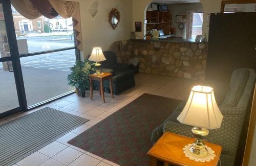 Clintonville Hotel | Landmark Motel