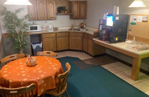 Clintonville Hotel | Landmark Motel