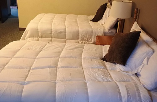 Clintonville Hotel | Landmark Motel