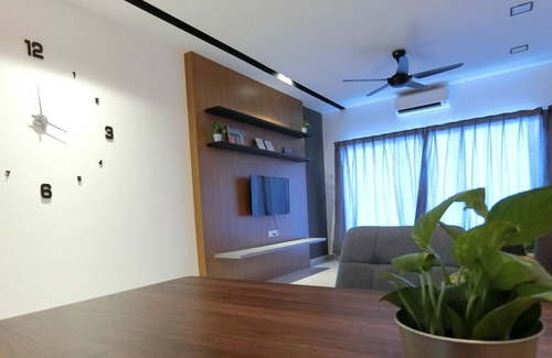 Kampung Bukit Dukong Condo | LANDMARK RESIDENCE Luxury 5pax C180 MRT Balakong