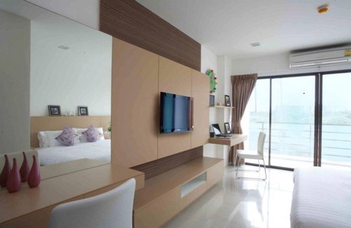 Bang Sao Thong Hotel | Landmark Residence